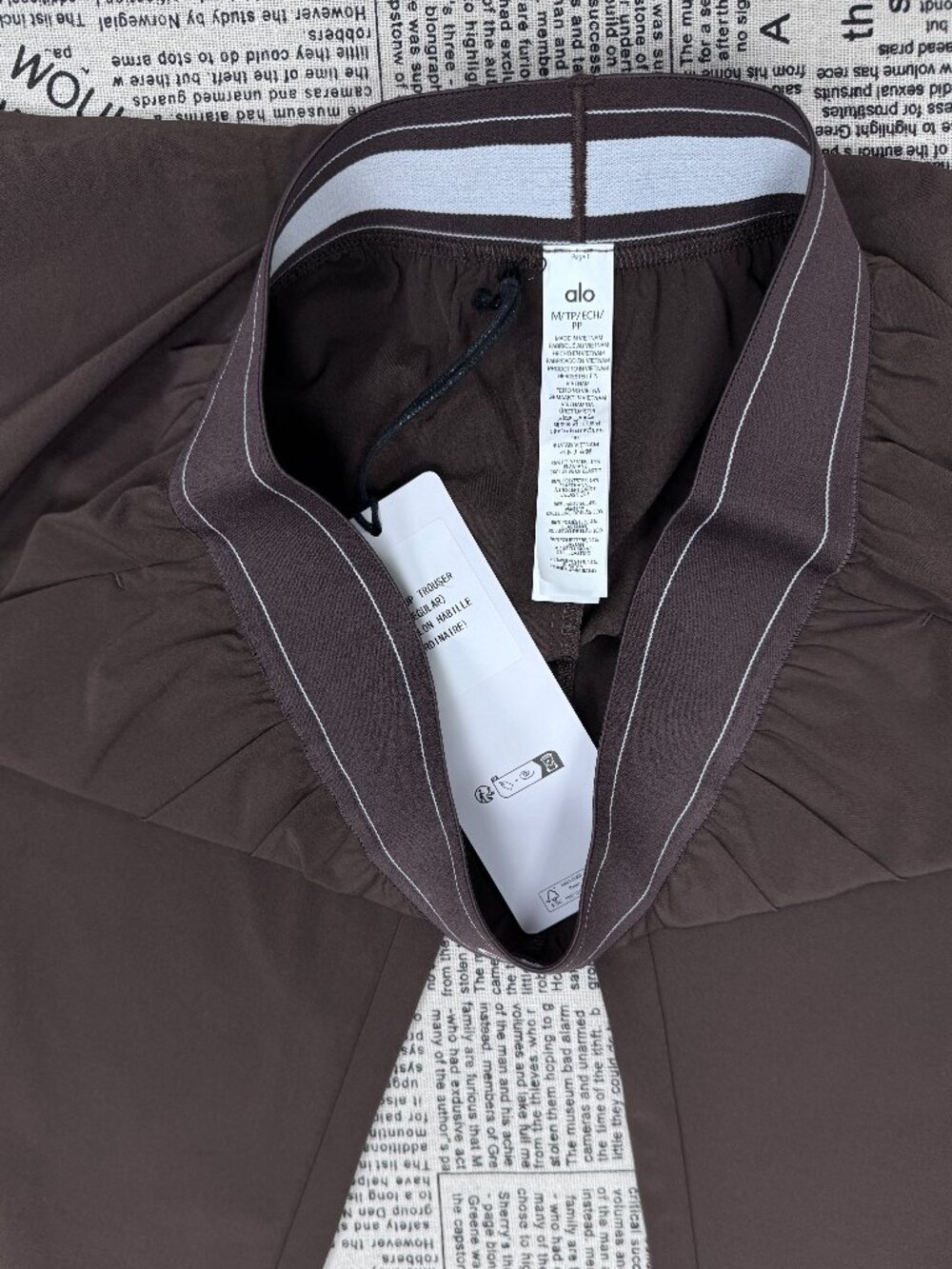 NWT Alo Yoga Espresso High Rise Wide Leg Suit Up Pants 🤎Athleisure (30" Inseam) - Picture 6 of 9